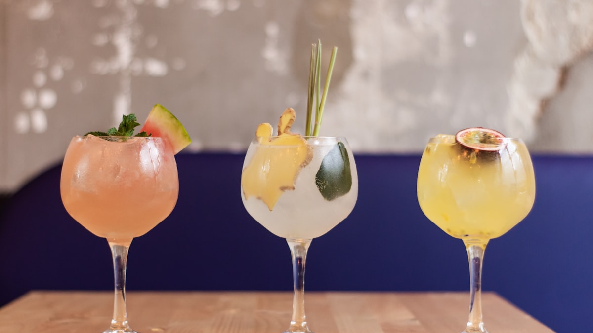 Alkoholfreie Cocktails und Biere sind längst keine Notlösung mehr, sondern ein bewusster Lebensstil einer neuen Generation.
