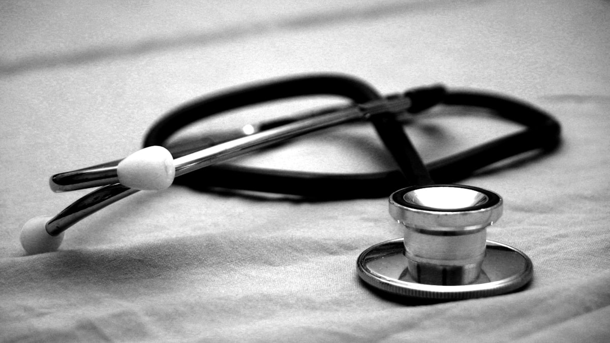 Die steigenden Gesundheitskosten belasten die Haushaltsbudgets in der ganzen Schweiz. (Symbolbild)